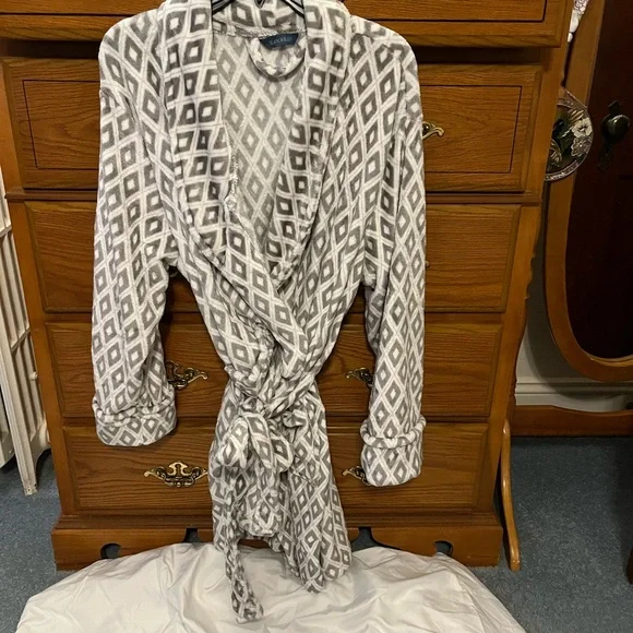 Gray Geometric Patterned Women's Robe - Picture 2 of 7